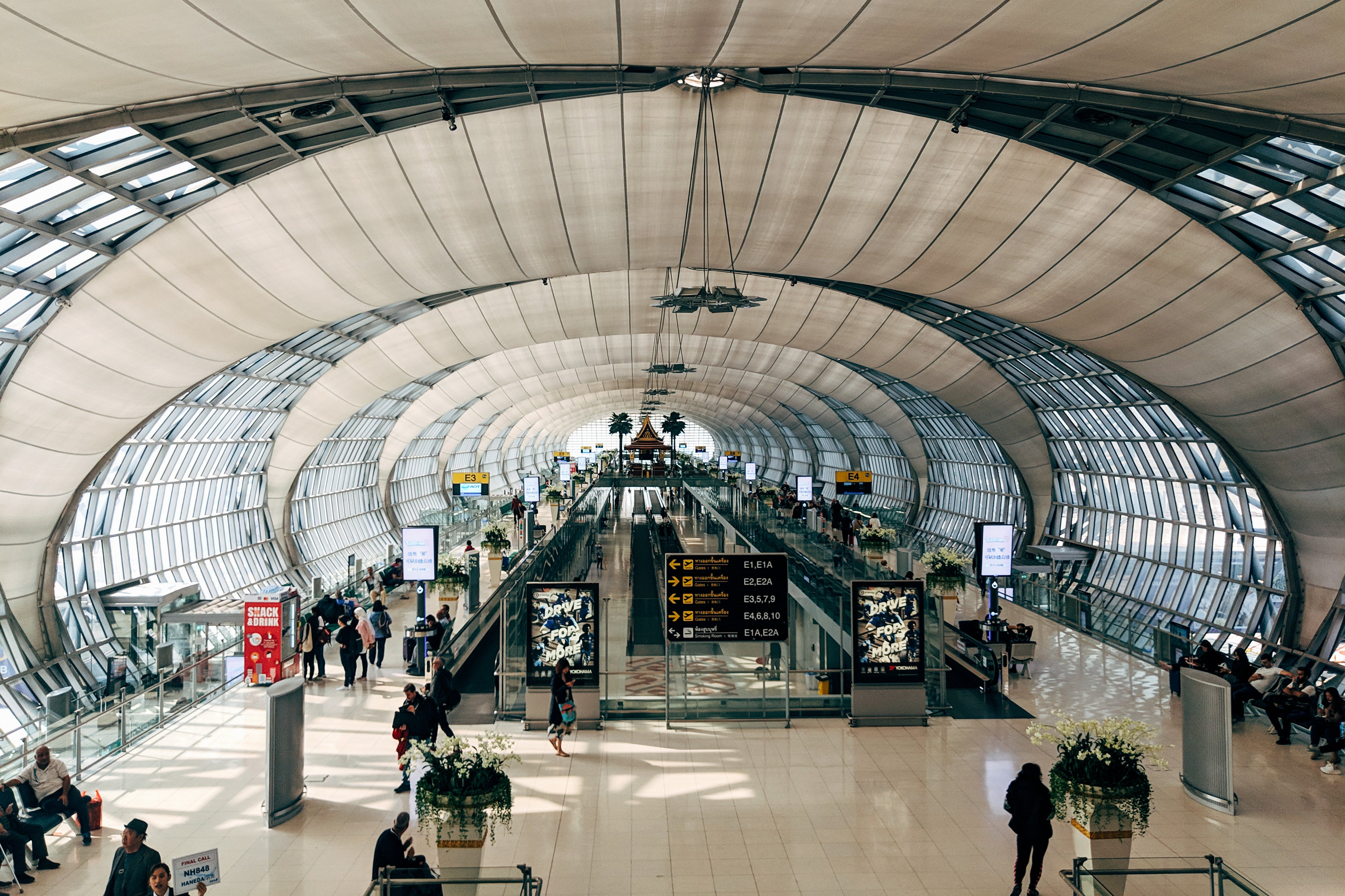 busy-airport-terminal-corridor.jpg